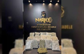 Polis kolilerle taşınan 9 kilogram uyuşturucu madde ele geçirdi
