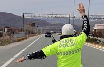 Polisin ‘dur’ ihtarını uymayan ehliyetsiz sürücüye 542 bin lira ceza