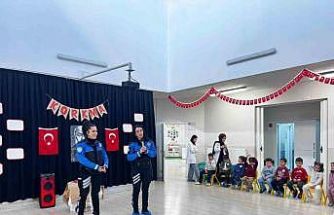 Polislerden öğrencilere güvenlik eğitimi