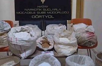 Portakal bahçesinde gerçekleşen uyuşturucu alışverişine polis ekiplerinden baskın: 175 kilogram kimyasal uyuşturucu ham maddesi ele geçirildi