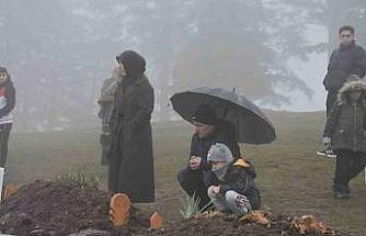 Ramazan Bayramı öncesi mezarlıklara akın ettiler: Kabir başında dua ve gözyaşı