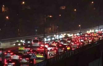 Ramazan Bayramı’nın ikinci gününde gece saatlerinde köprü trafiği devam ediyor