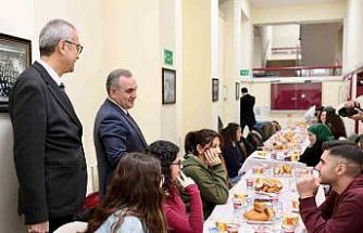Rektör Prof. Dr. Altun, Eczacılık Fakültesi öğrencileri ile iftar yaptı