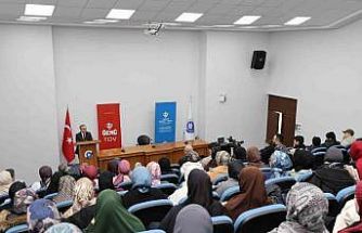 Rektör Prof. Dr. Altun, öğrencilerle kitap tahlili yaptı