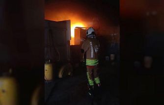 Reyhanlı’da iş yeri alevlere teslim oldu