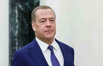 Rusya Güvenlik Konseyi Başkan Yardımcısı Medvedev: "ABD, hakimiyetini korumaya çalışırken yemlikten ayrılmak istemeyen domuzlar gibi davranıyor"