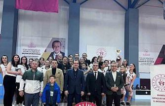 Salihli’de Kadınlar Günü’ne özel voleybol turnuvası büyük heyecana sahne oldu