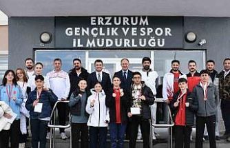 Şampiyon taekwondocular ödüllendirildi