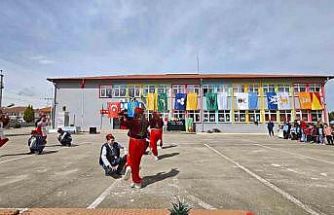 Sarıgöl’de 400 fıstık çamı toprakla buluştu