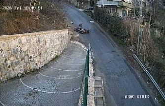 Sarıyer’de bozuk yolun sebep olduğu kaza kamerada: 1 yaralı