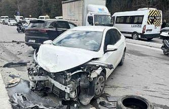 Sarıyer’de otomobil karşı şeride geçti, 4 araç birbirine girdi:  4 yaralı