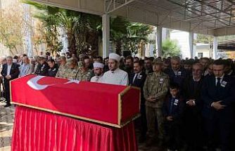 Şehidi, annesi ve kız kardeşleri gözyaşları içerisinde son yolculuğuna uğurladı