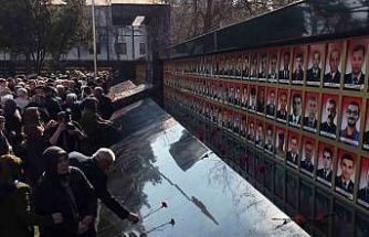 Şehit annelerinin evlat özlemi yürekleri dağladı: Fotoğraflarına bakıp dua ettiler