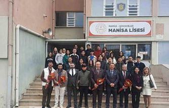 Şehit yakınları ve gaziler Manisa Lisesi’nde gençlerle buluştu