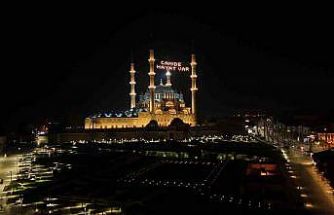 Selimiye Camii’nde mahya mesajı değişti: "Camide Hayat Var"