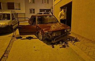Sevgilisinden ayrılan genç sokak ortasında aracını parçaladı