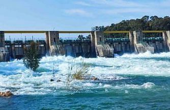 Seyhan Barajı’nda kapaklar açıldı: Çağlayan sular Seyhan Nehri ile buluştu