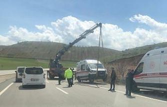 Siirt’te hasta taşıyan ambulans devrildi