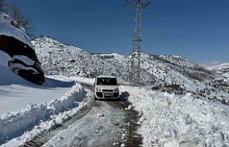 Siirt’te karla mücadele sürüyor: Mahsur kalan vatandaşlar kurtarıldı