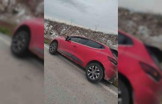 Siirt’te kontrolden çıkan araç askıda kaldı