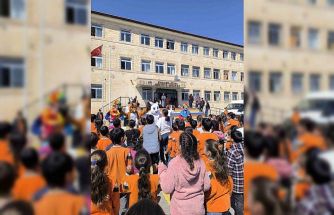 Silvan Anadolu Lisesinden yetim ve köy çocuklarına bayram harçlığı