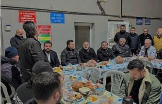 Sincan Belediye Başkanı Ercan gece mesaisi yapan belediye çalışanlarıyla sahur yaptı