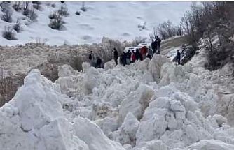 Şırnak’ta facianın eşiğinden dönüldü: Öğrencileri taşıyan servis çığ altında kalmaktan son anda kurtuldu