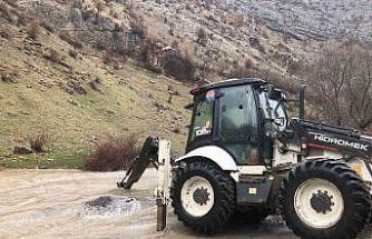 Şırnak’ta sel suları yolları kapattı