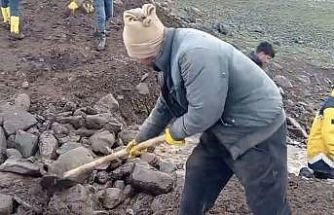 Siverek’te hasar gören sulama göletini vatandaşlar onardı