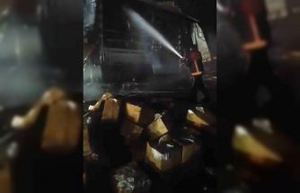 Siverek’te peçete yüklü tır alevlere teslim oldu