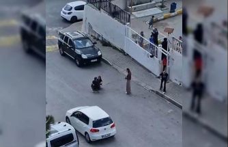 Sokak ortasında karısını dövdü, okuldaki çocuklar izledi