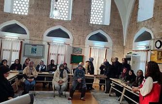 Sokollu Camii Kur’an Kursu kursiyerlerine AEP eğitimi
