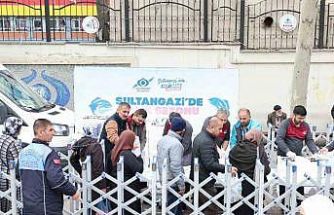 Sultangazi Belediyesi Ramazan’da da balık dağıtımını sürdürüyor