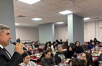 Sünnetci, iftar programında öğretmen ve öğrenciler ile bir araya geldi