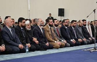 Suriye Devlet Başkanı Başkan eş-Şara, bayram namazını Halk Sarayı’nda kıldı