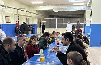 Susuz Kaymakamı Tutal, öğrencilerle iftarda buluştu