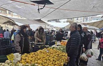 Tahmazoğlu, semt pazarı esnafını ziyaret etti