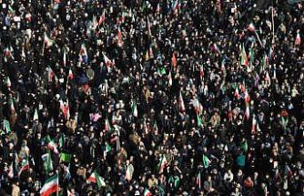 Tahran’da on binlerce kişi yeni dini lider Mücteba Hamaney’e destek için meydanlarda