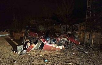 Takla atan otomobil hurdaya döndü, 2 kişi ağır yaralandı