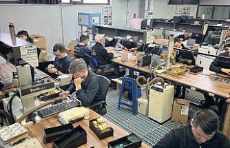 Talebe yetişmek için gece gündüz böyle altın üretiyorlar