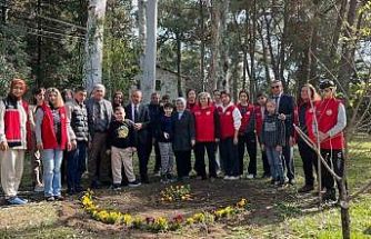 Tarım Lisesi öğrencilerinden özel eğitim okuluna çiçekli destek