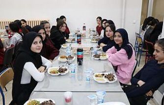 Tercan Kaymakamı öğrencilerle iftar sofrasında