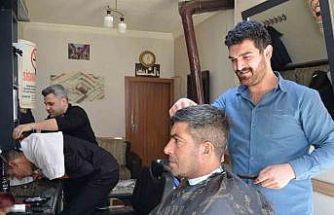 Tercan’da berberlerde bayram yoğunluğu