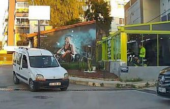 Ters yöne giren sürücünün kural ihlali araç kamerasına yansıdı