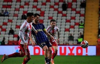 Trendyol Süper Lig: Antalyaspor: 1 - Fenerbahçe: 0  (İlk yarı)