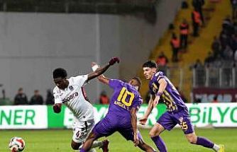 Trendyol Süper Lig: Eyüpspor: 0 - Trabzonspor: 0 (İlk yarı)