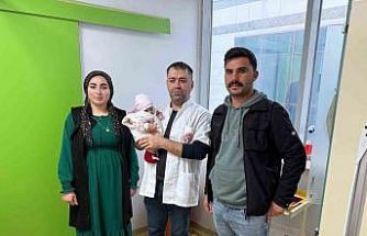 Tüm bağırsakları ve midesi karın dışında doğdu, Diyarbakır’da sağlığına kavuştu