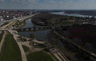 Tunca Nehri kıyısında toprak kayması: 50 metrelik alanda çatlaklar oluştu