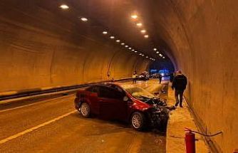 Tünelde iki otomobil çarpıştı: 7 yaralı