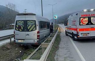 Tur minibüsü kaza yaptı: 4 yaralı